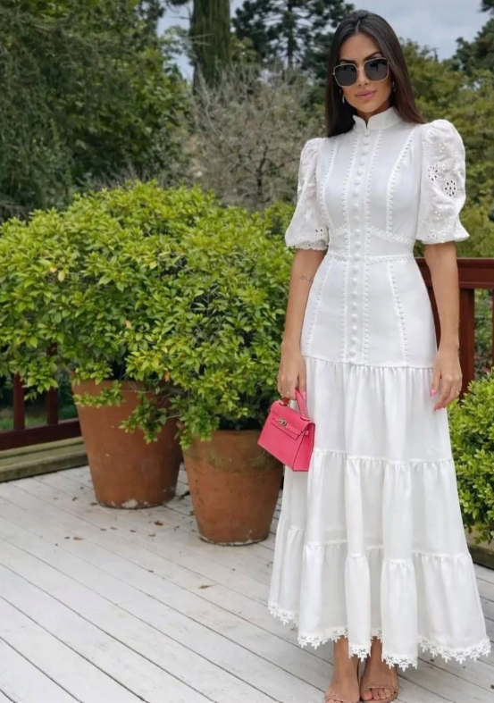 Isabelle midiklänning i broderie anglaise med puffärmar