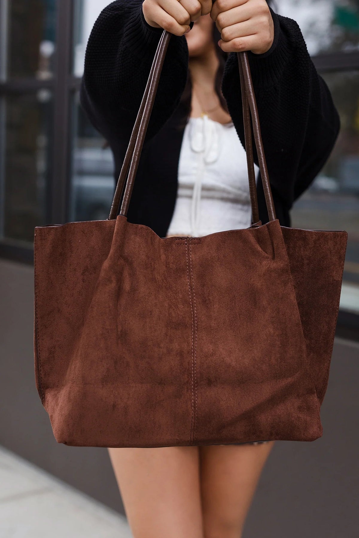 Cheska tote i fakesuede med necessär