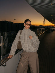 Margot rutig funnel-neck jacka