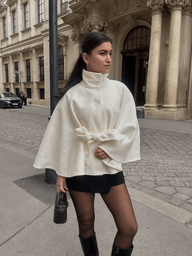 Arianne Elegant Högkragad Bältad Capejacka