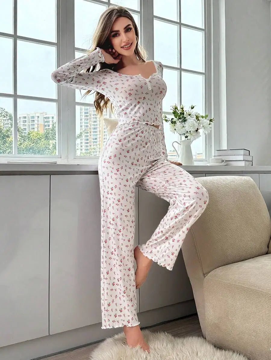 Pyjamas-set med långa ärmar och blommönster